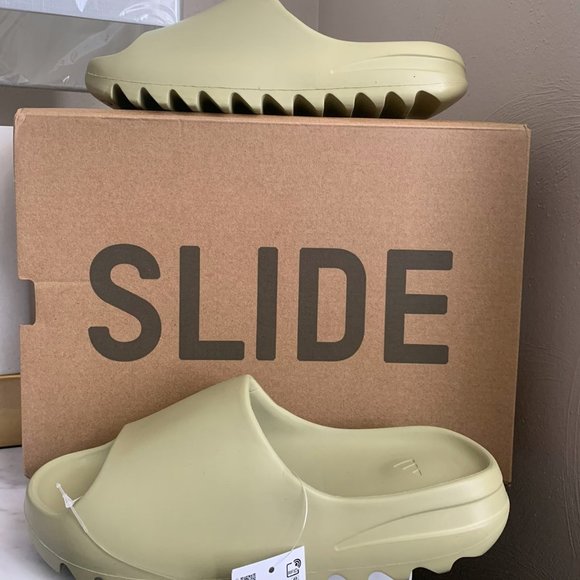 yeeyz slides main image 4